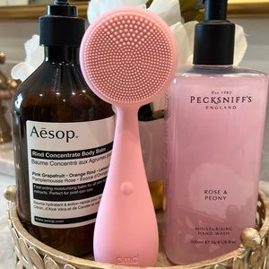 PMD Pro clean with rose quartz stone that warms for soothing 💕